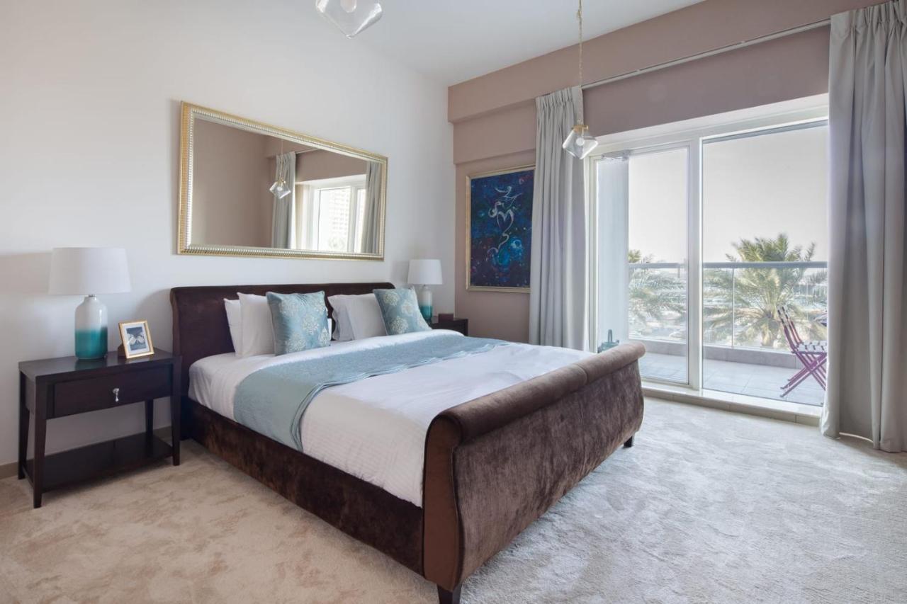 Frank Porter - Emirates Crown Tower *