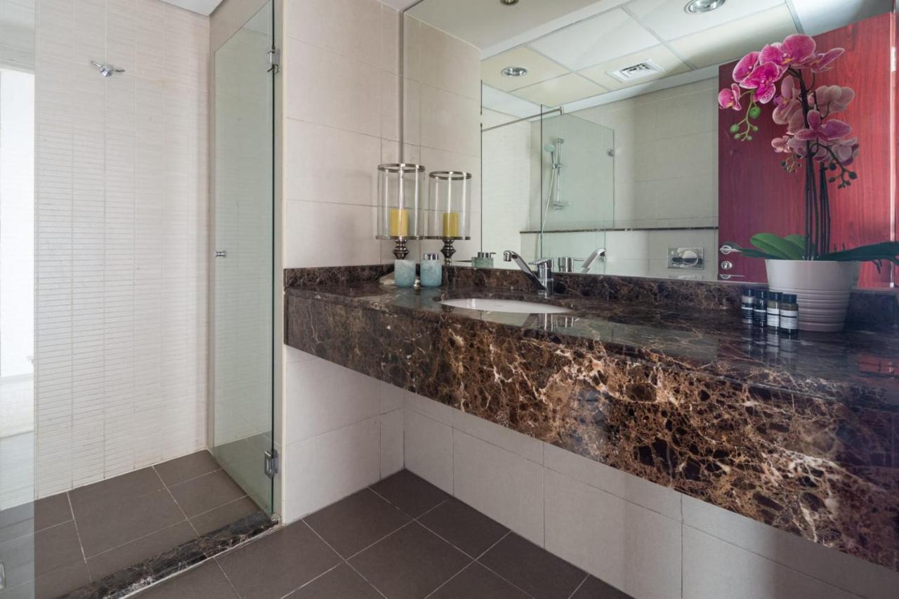 Frank Porter - Emirates Crown Tower Apartamento