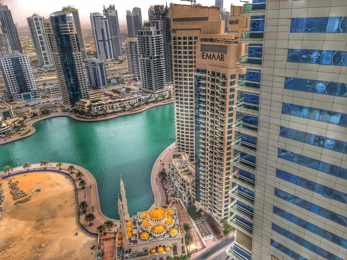 Green Sky Holiday With Shared Kitchen And Lounge Dubai