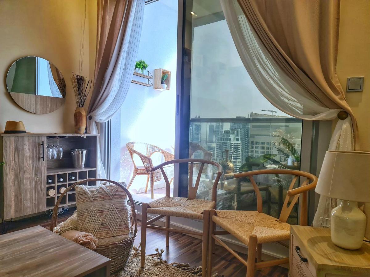 Green Sky Holiday With Shared Kitchen And Lounge * Dubai