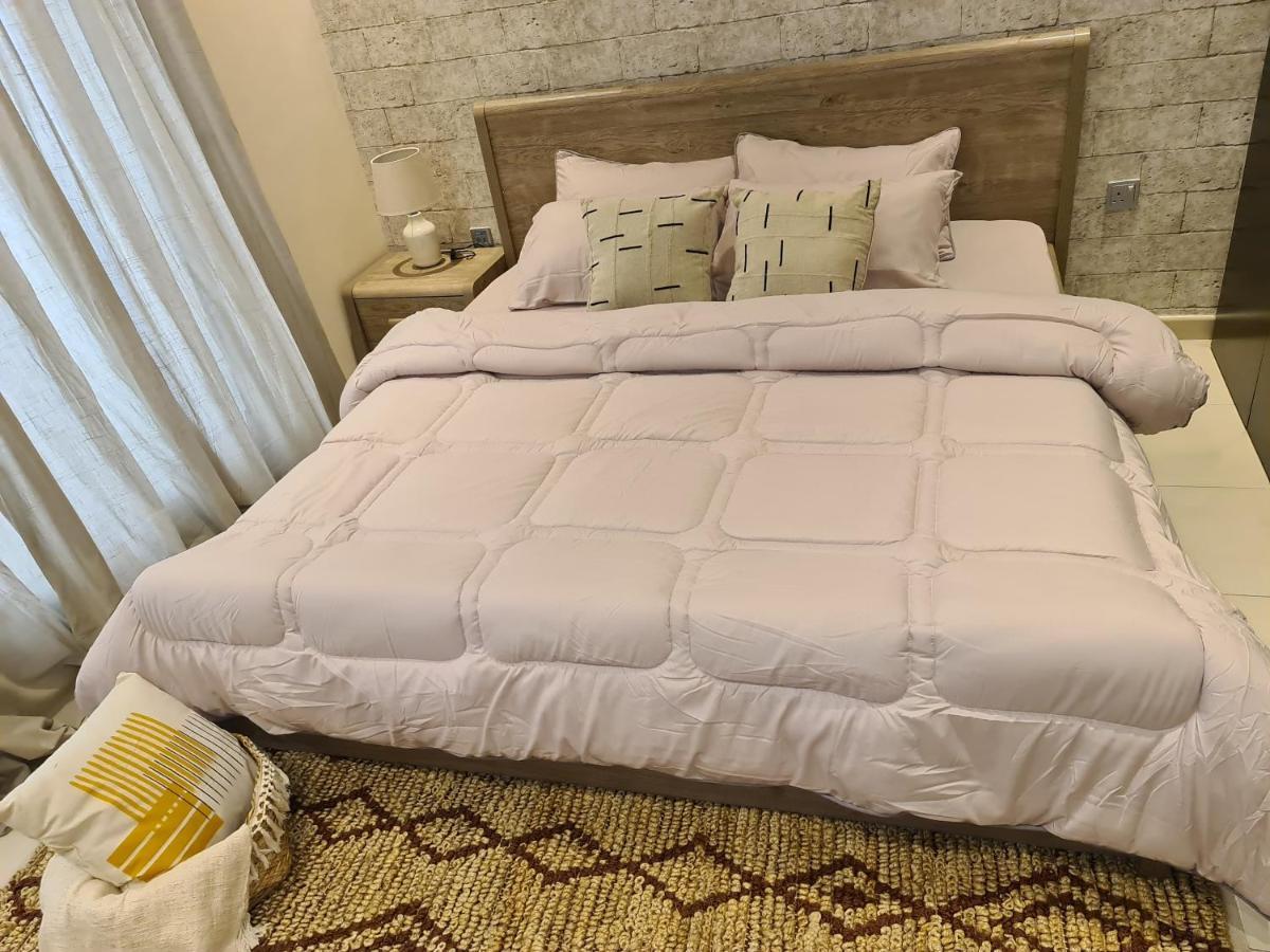 Homestay Green Sky Holiday With Shared Kitchen And Lounge Dubai