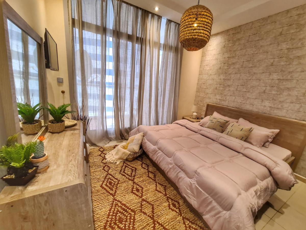 Homestay Green Sky Holiday With Shared Kitchen And Lounge Dubai