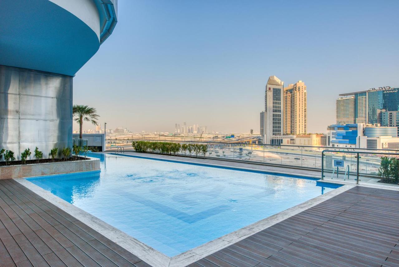 Rh- A Stylish Away From Home, Spacious 02 Bedroom Near Mall Daire *