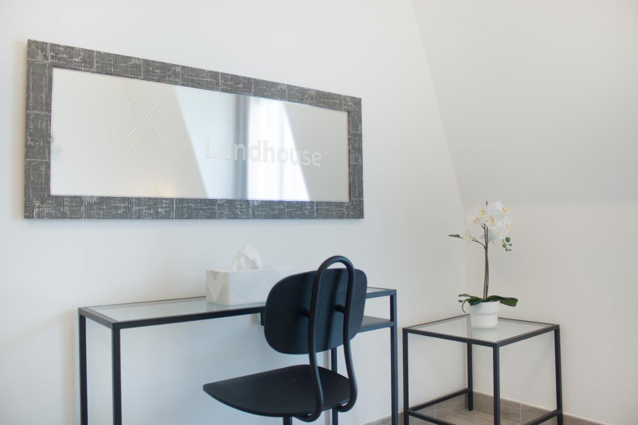 Apartment Luxe Studio Near Discovery Gardens Metro Station Dubai
