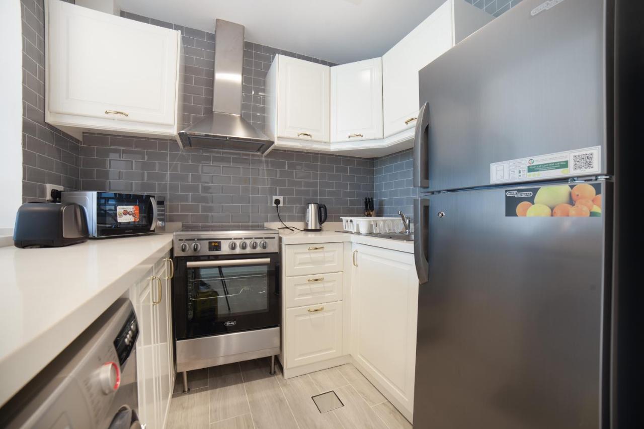 Luxe Studio Near Discovery Gardens Metro Station *