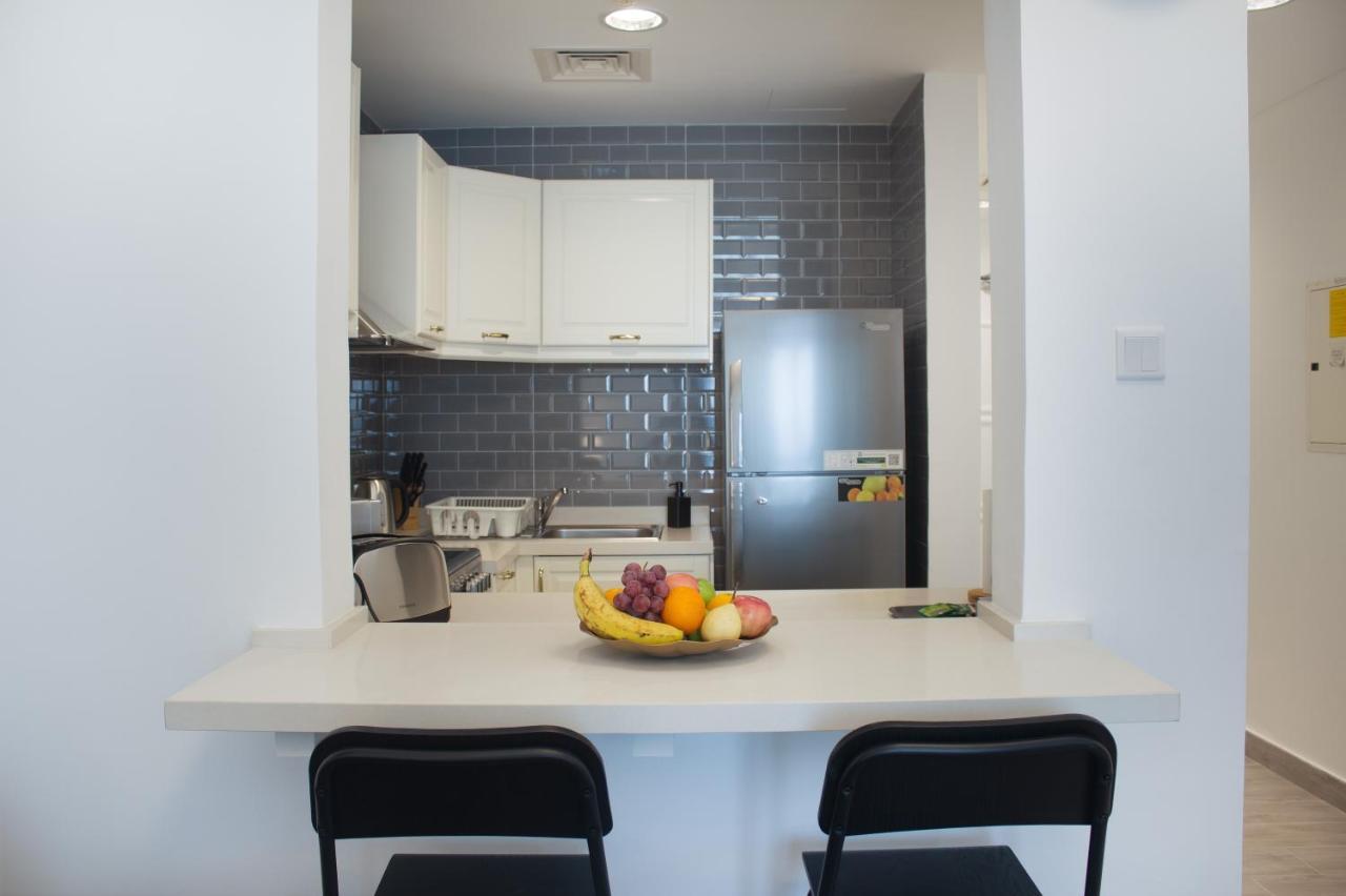 Luxe Studio Near Discovery Gardens Metro Station Apartment *