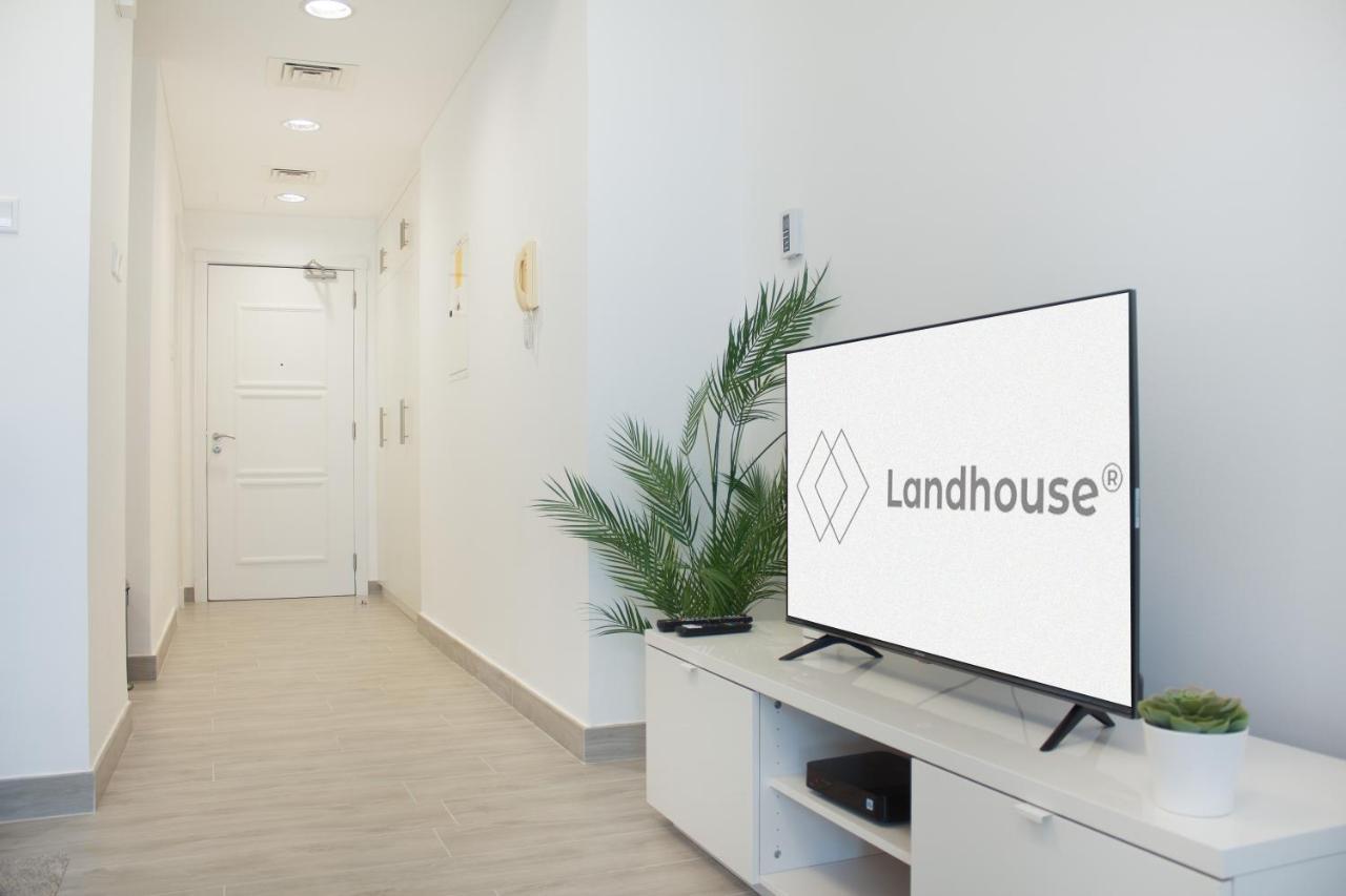 Apartment Luxe Studio Near Discovery Gardens Metro Station *