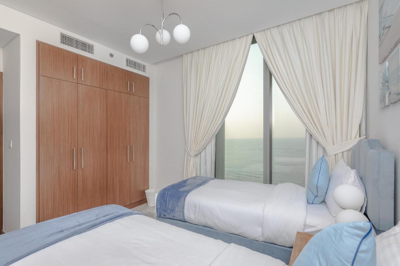 Eden's Homes & - 52-42 Emaar * Dubai