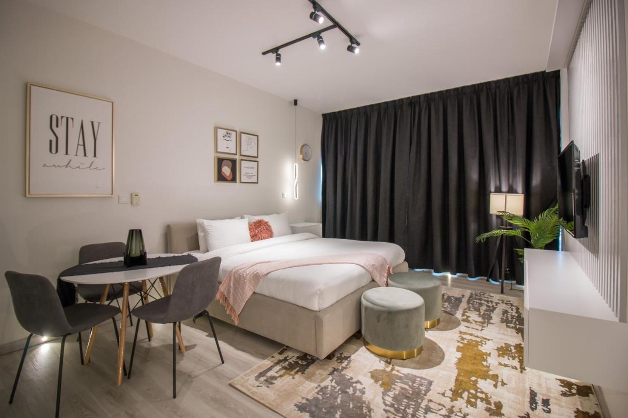 Apartment Walking Distance To Metro! Full Canal View Dubai