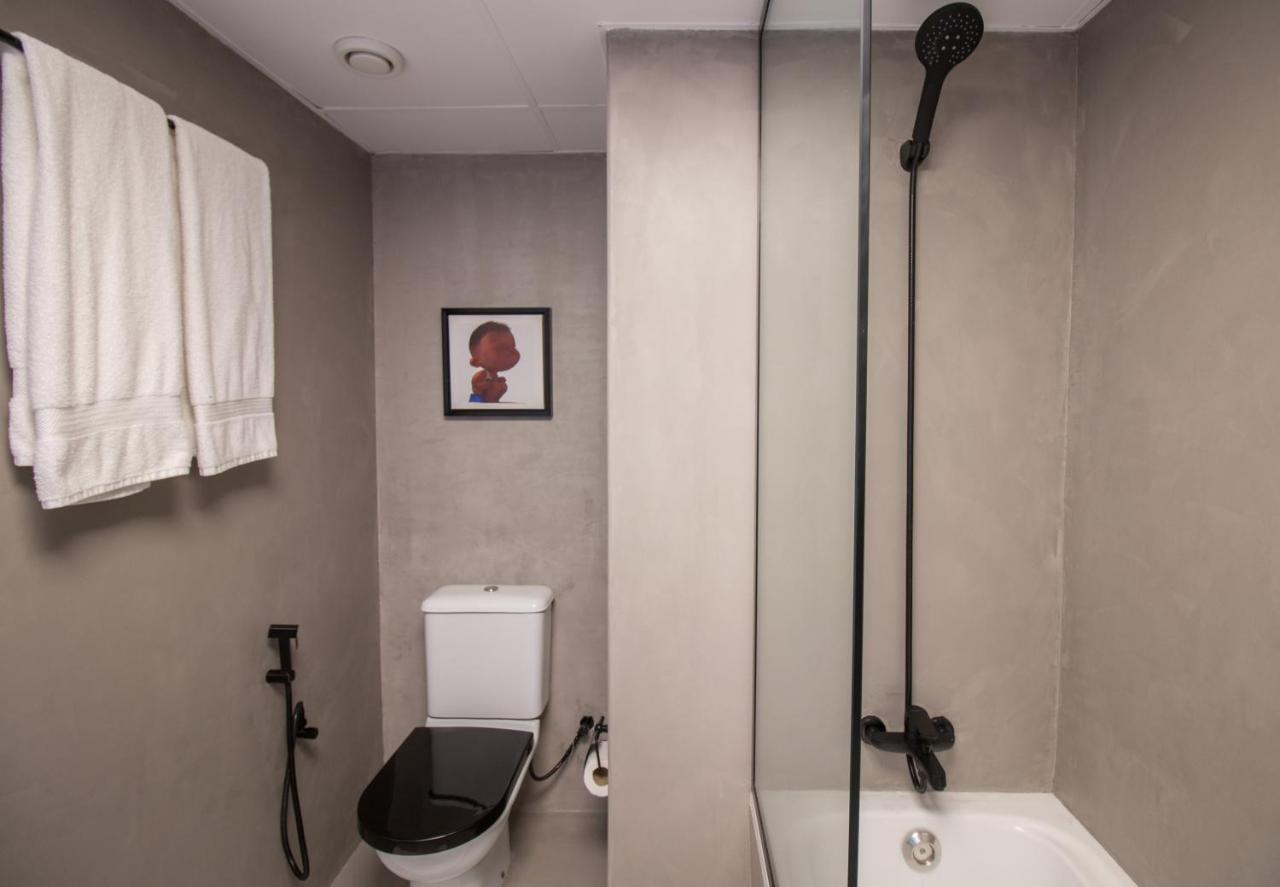 Walking Distance To Metro! Full Canal View Apartment *