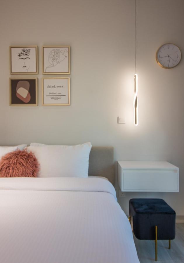 Walking Distance To Metro! Full Canal View Apartment Dubai