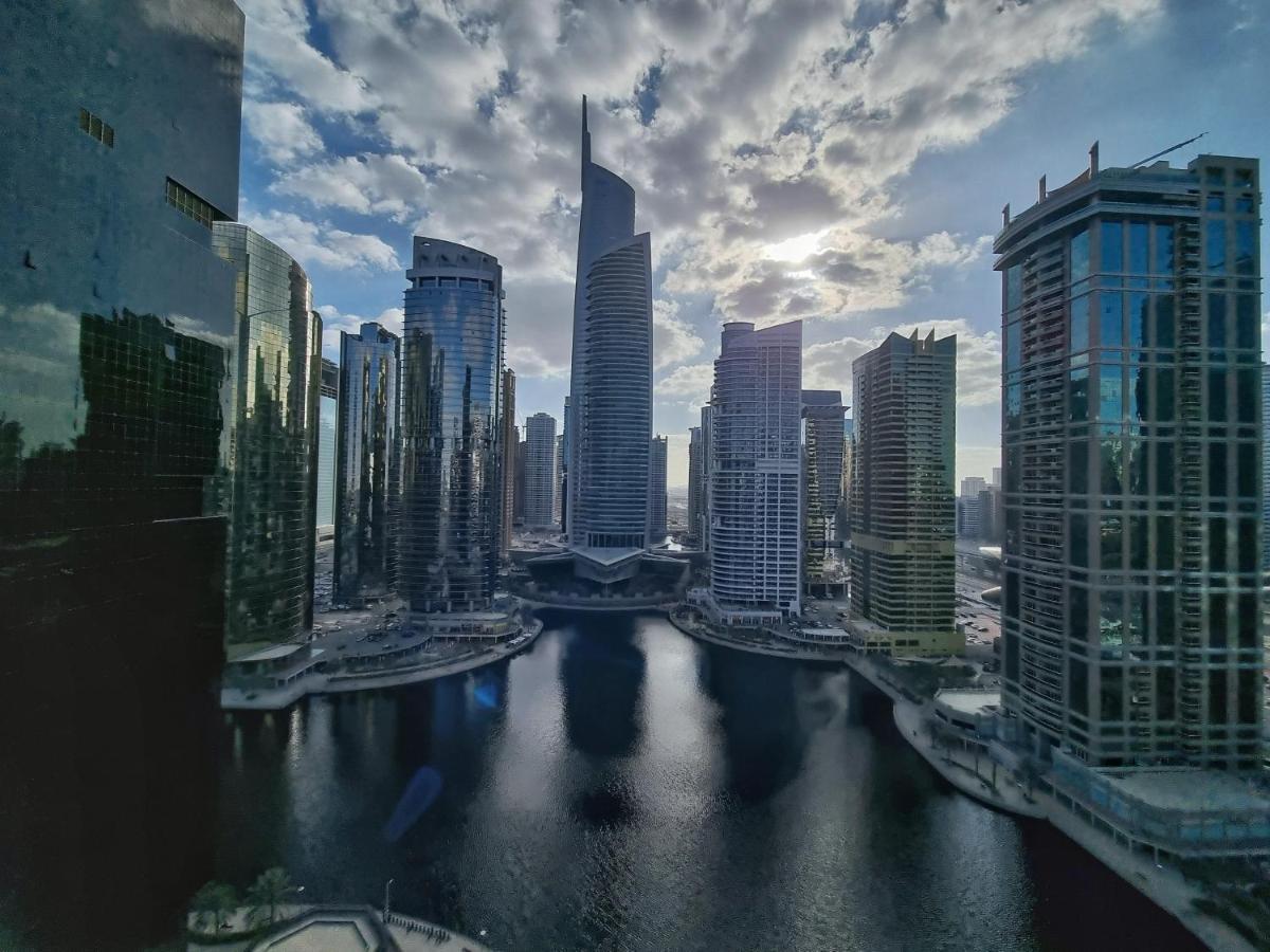 Walking Distance To Metro! Full Canal View Apartment *