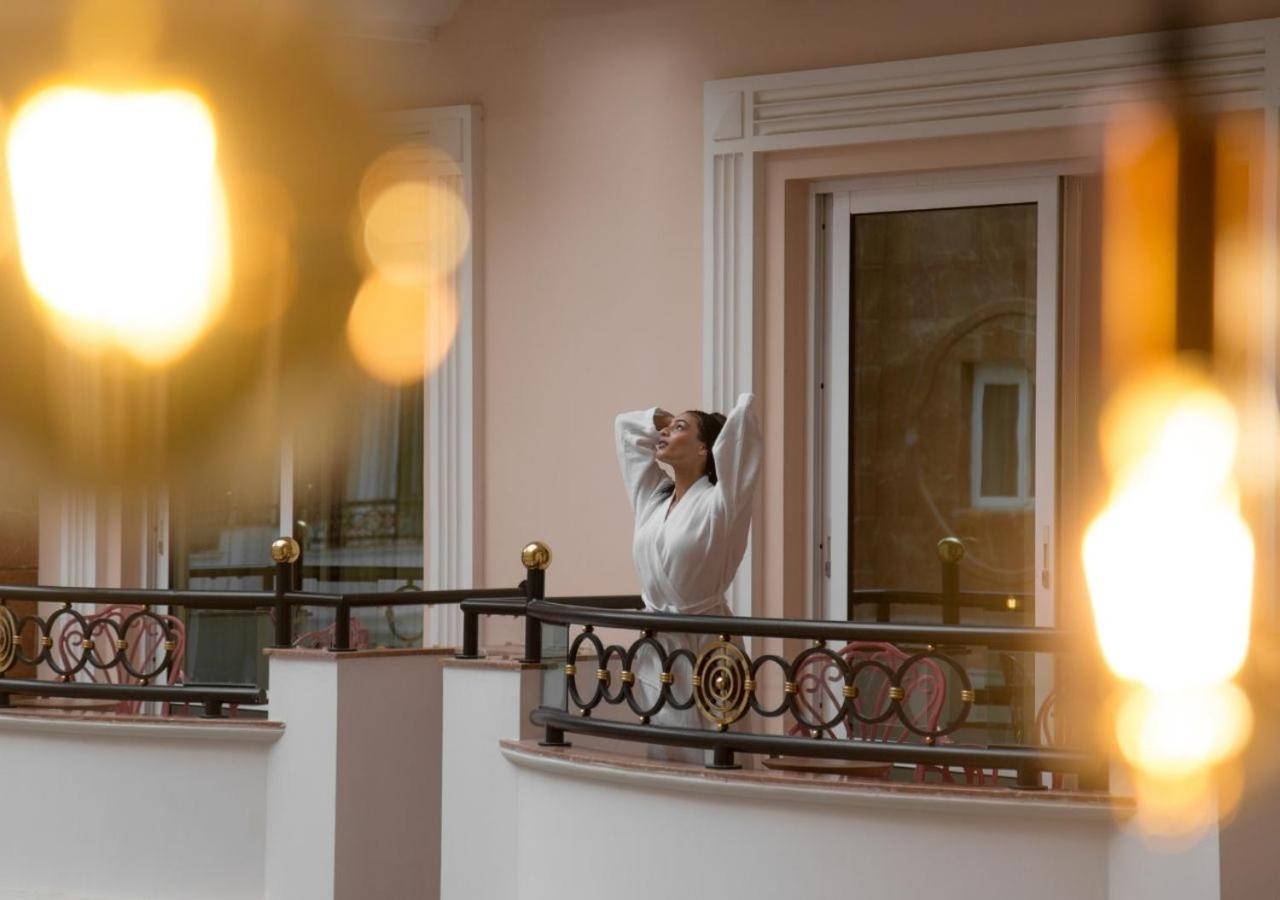 Aparthotel Leva And Suites, Opposite Downtown 4*