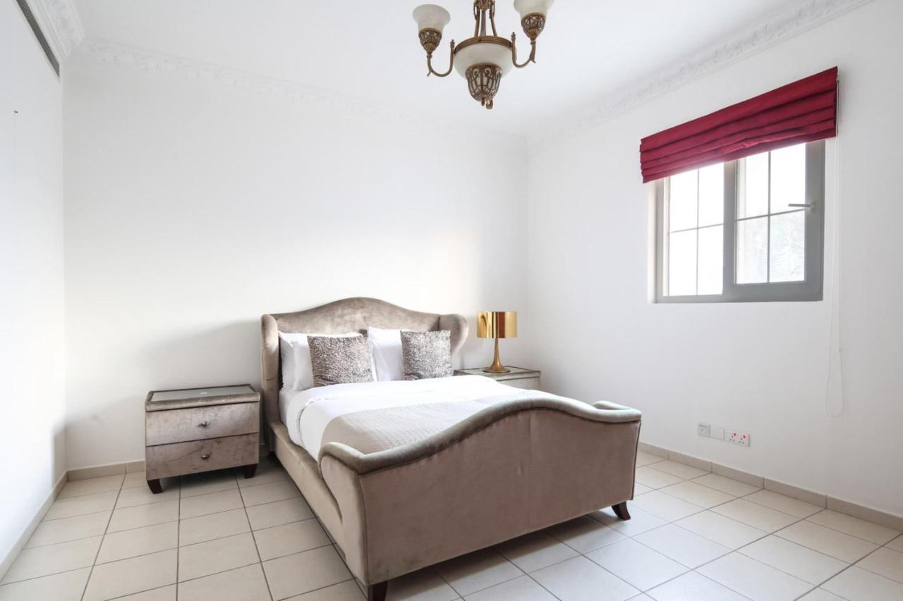 Frank Porter - Arabian Ranches Villa *