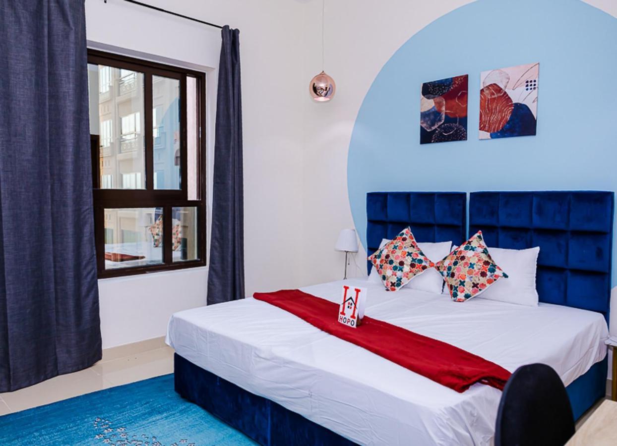 Elegant With Lively Vicinity In Dubai's Heart
