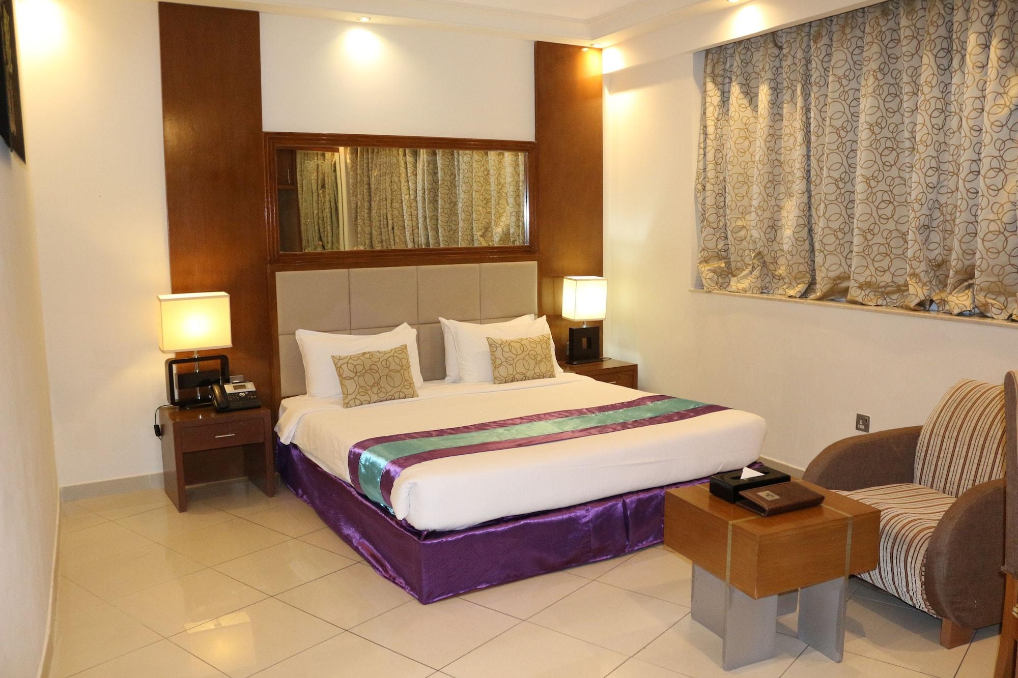 Pearl Executive 4*