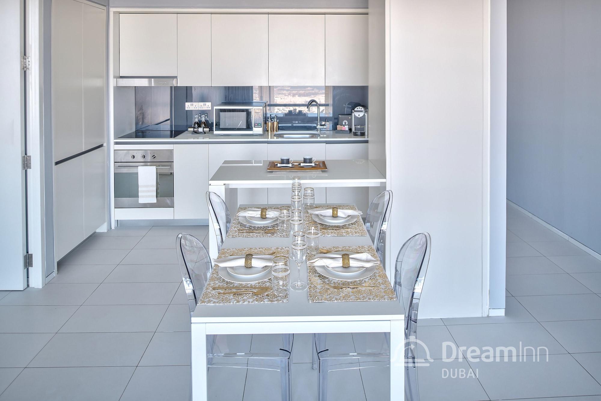Dream Inn Apartments - Index Tower With Skyline Views Apartment