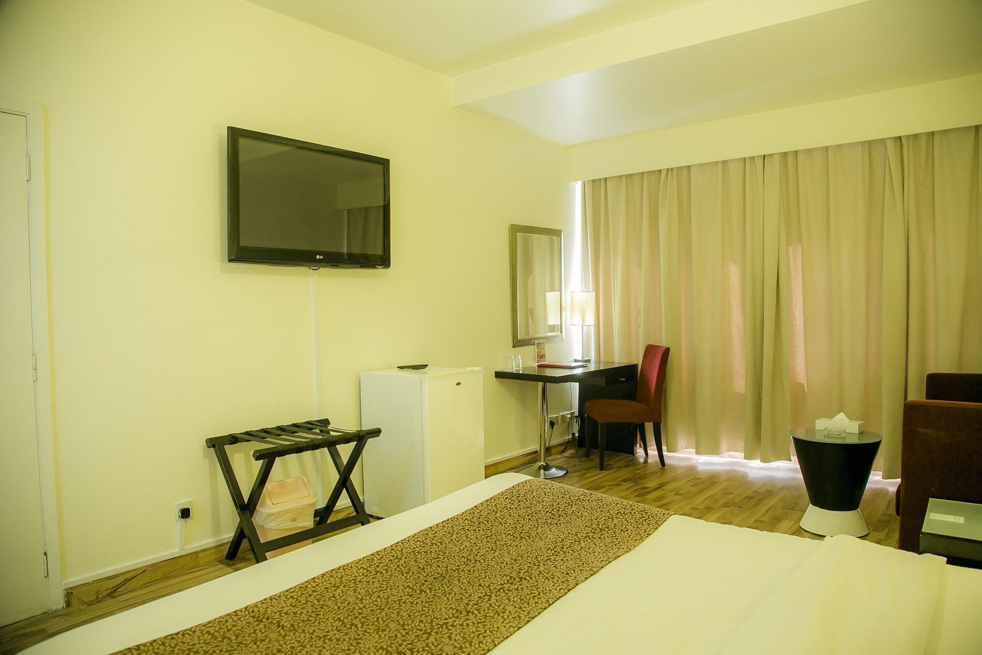 Phoenicia Grand Hotel 2*