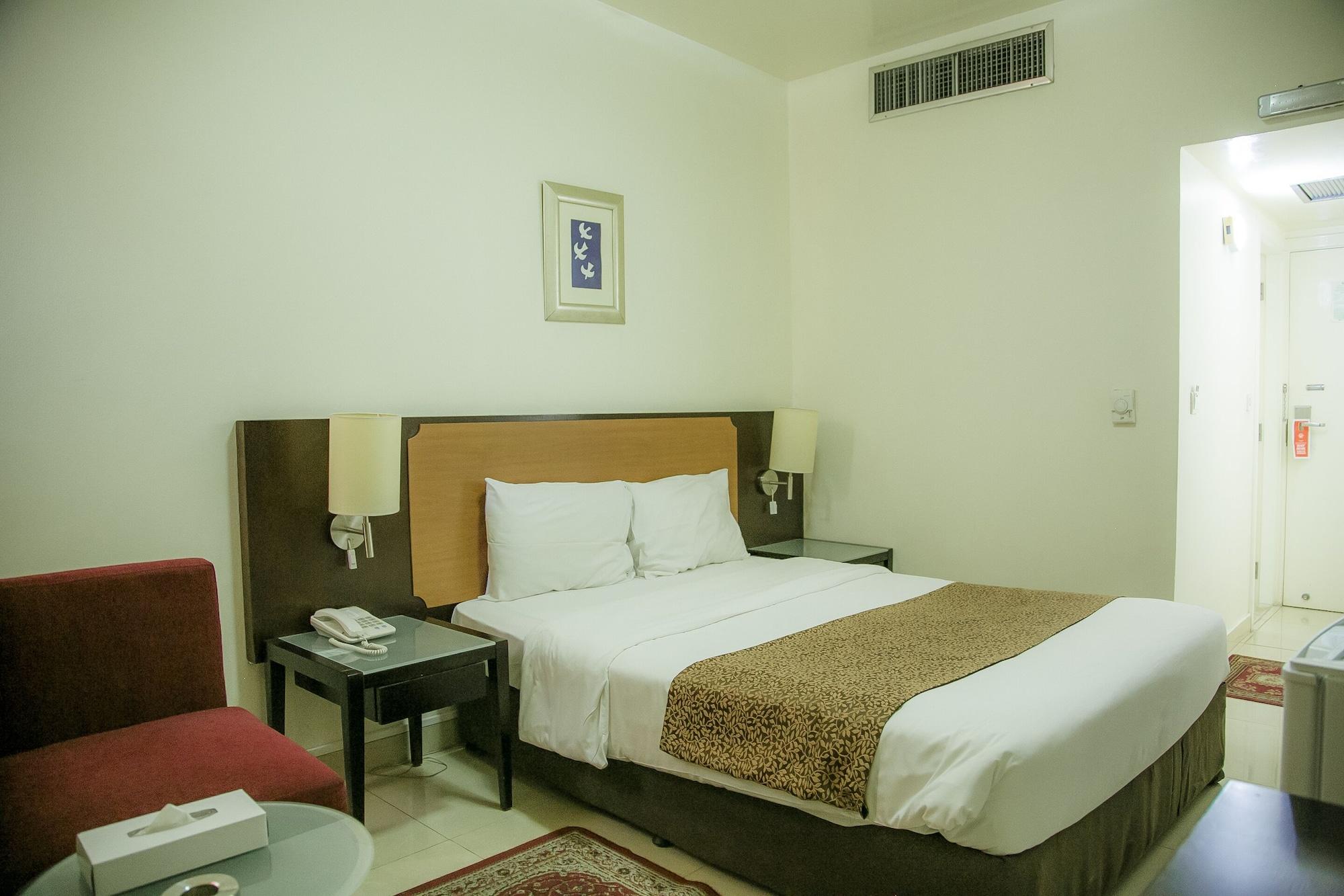 Phoenicia Grand Hotel 2*