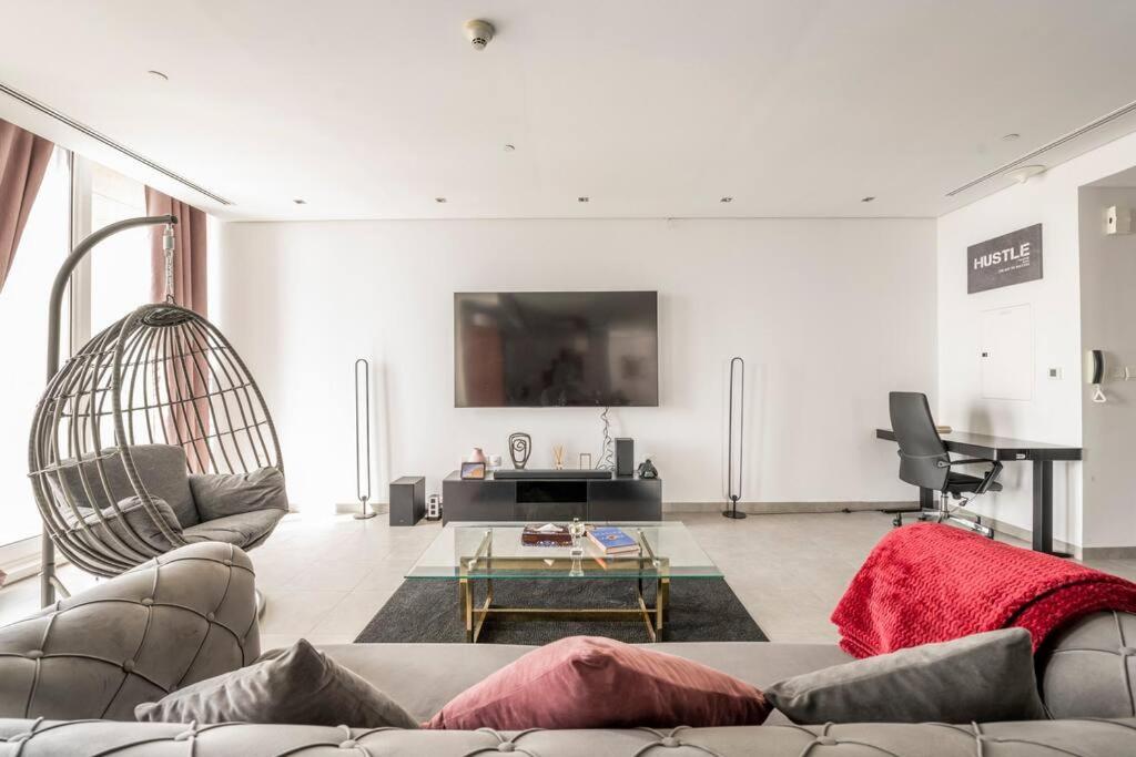 Guest Ready - Luxury One Bedroom Difc Burj Khalifa View Apartment