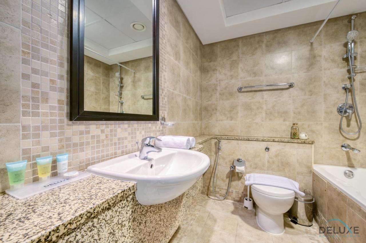 Apartment Special Offer Stylish 1br With Pool & Views By Deluxe Homes Dubai