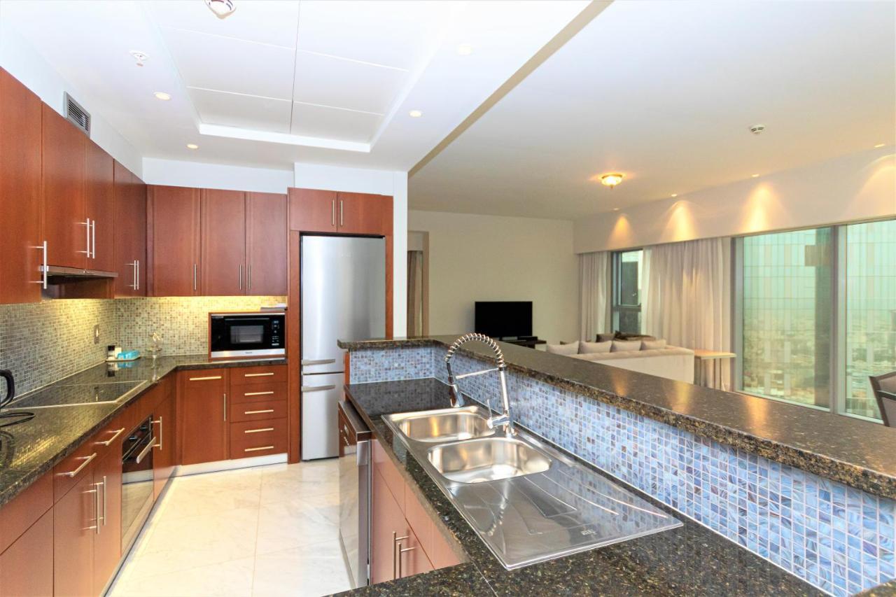 Luxury Dowtown Apt With Stunning Skyline Views *