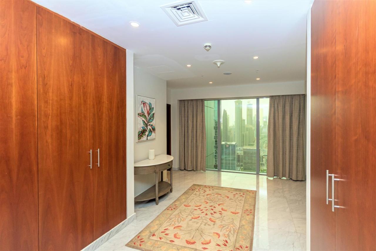 Luxury Dowtown Apt With Stunning Skyline Views *
