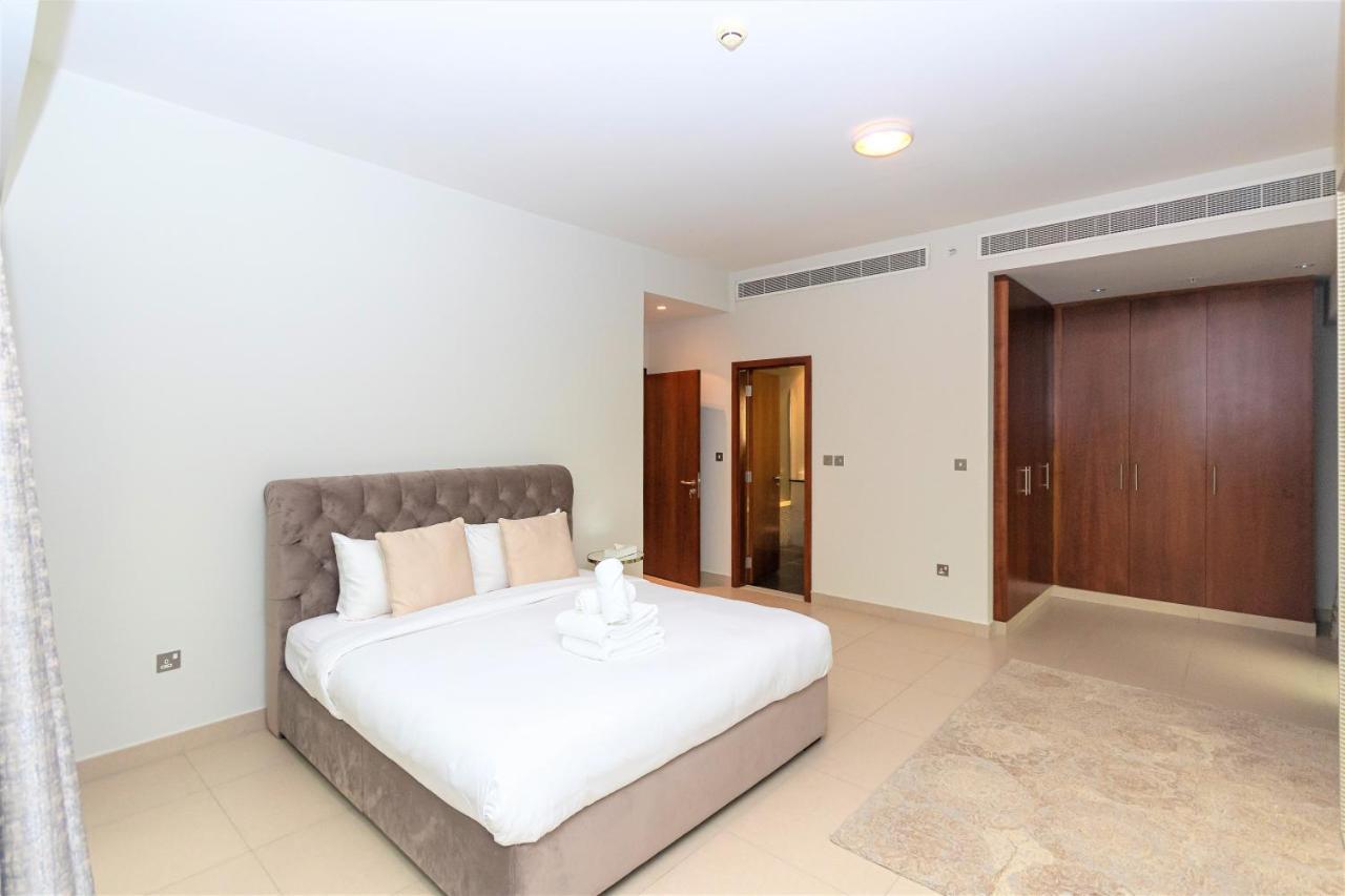 Luxury Dowtown Apt With Stunning Skyline Views *