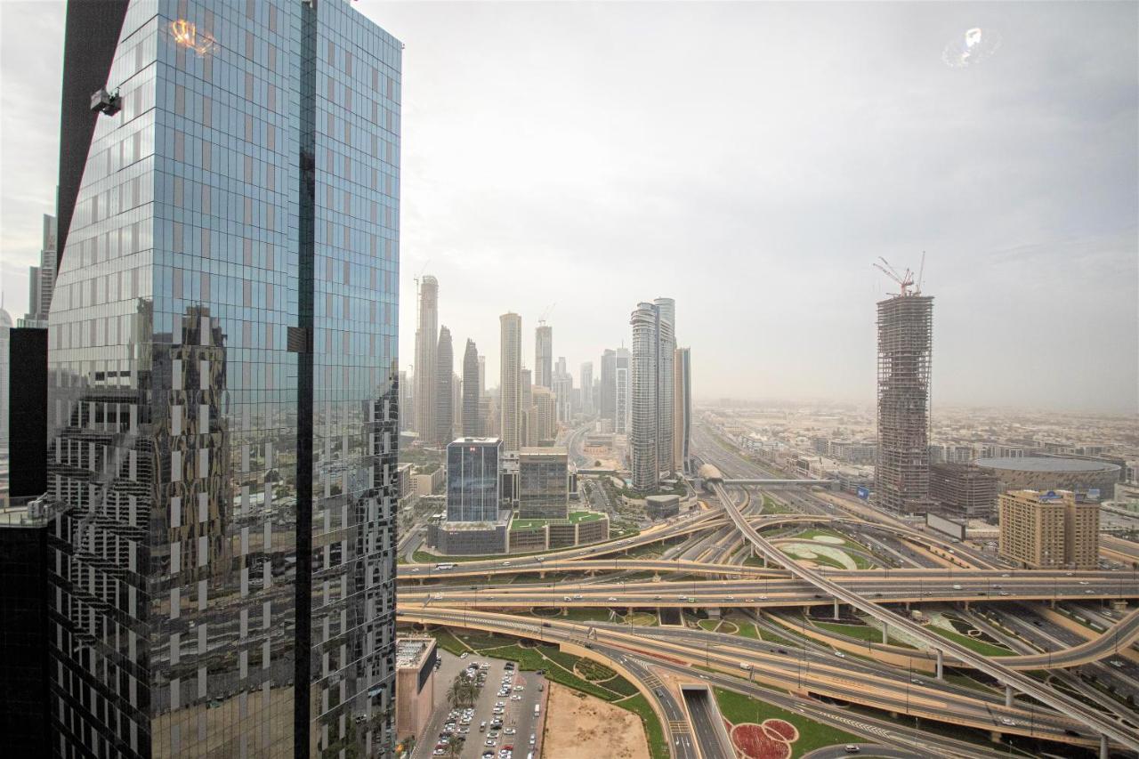 Luxury Dowtown Apt With Stunning Skyline Views *