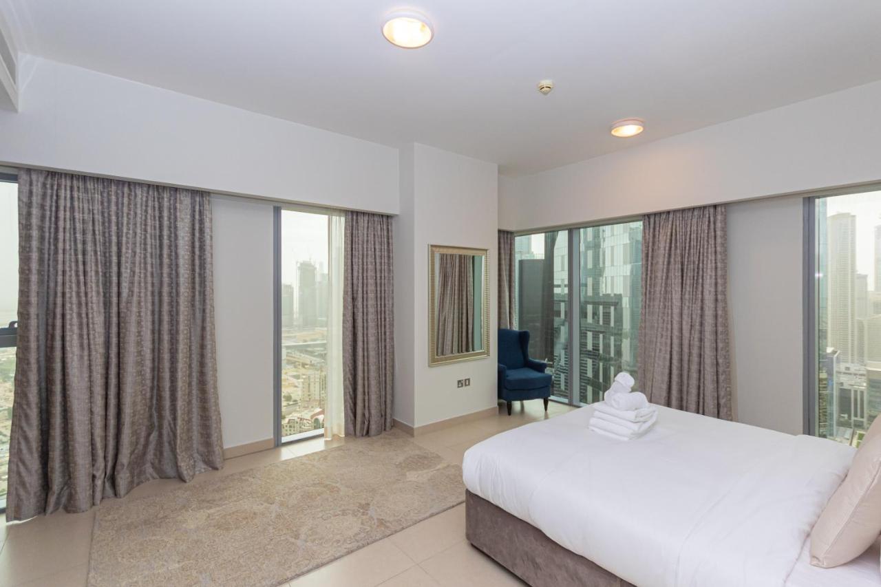 Luxury Dowtown Apt With Stunning Skyline Views *