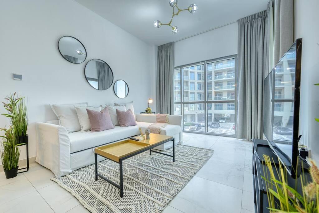 Chic Spacious 1 Bedroom In South. Apartment *