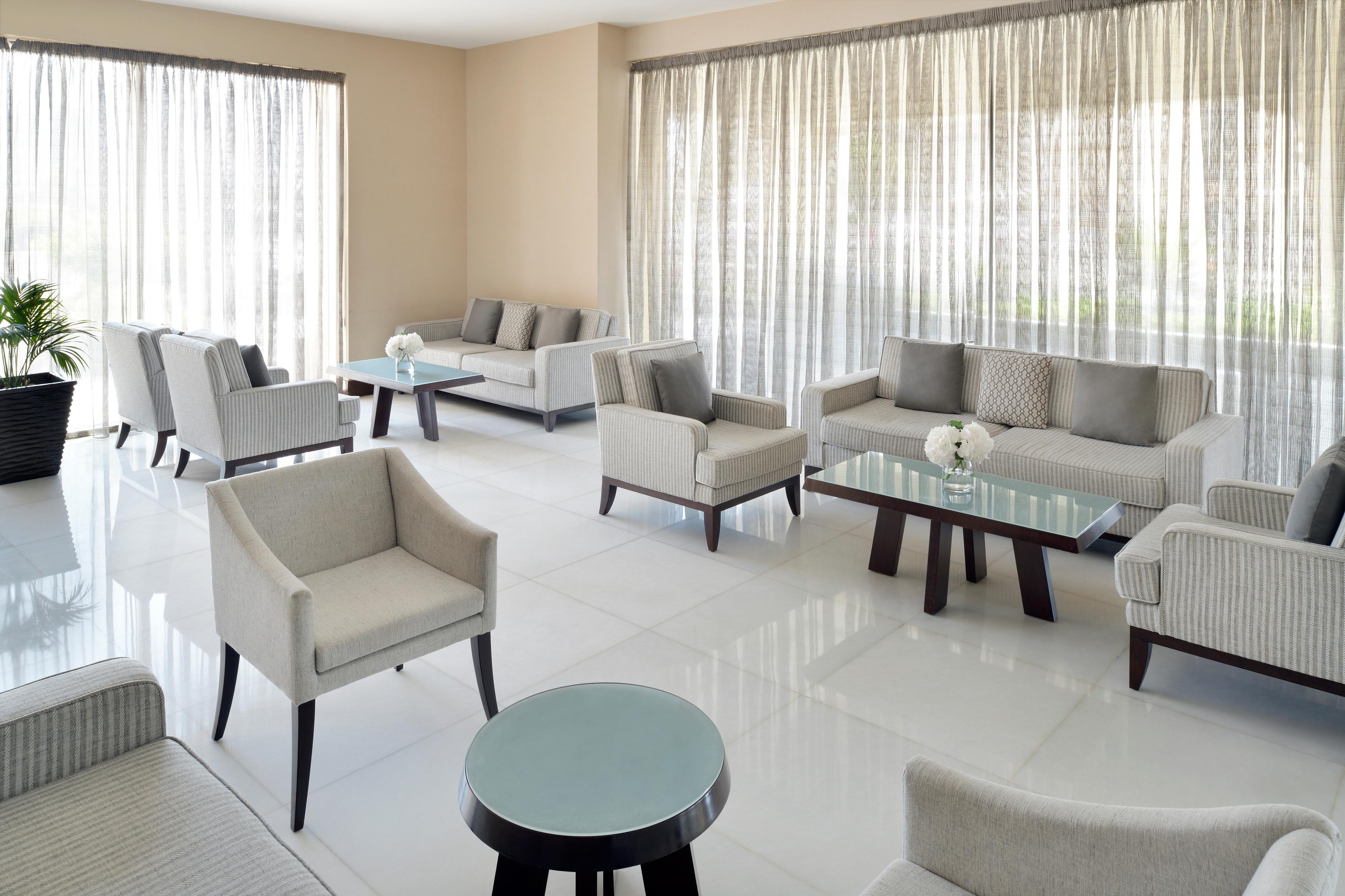 Apart Otel Moevenpick Al Mamzar 5*
