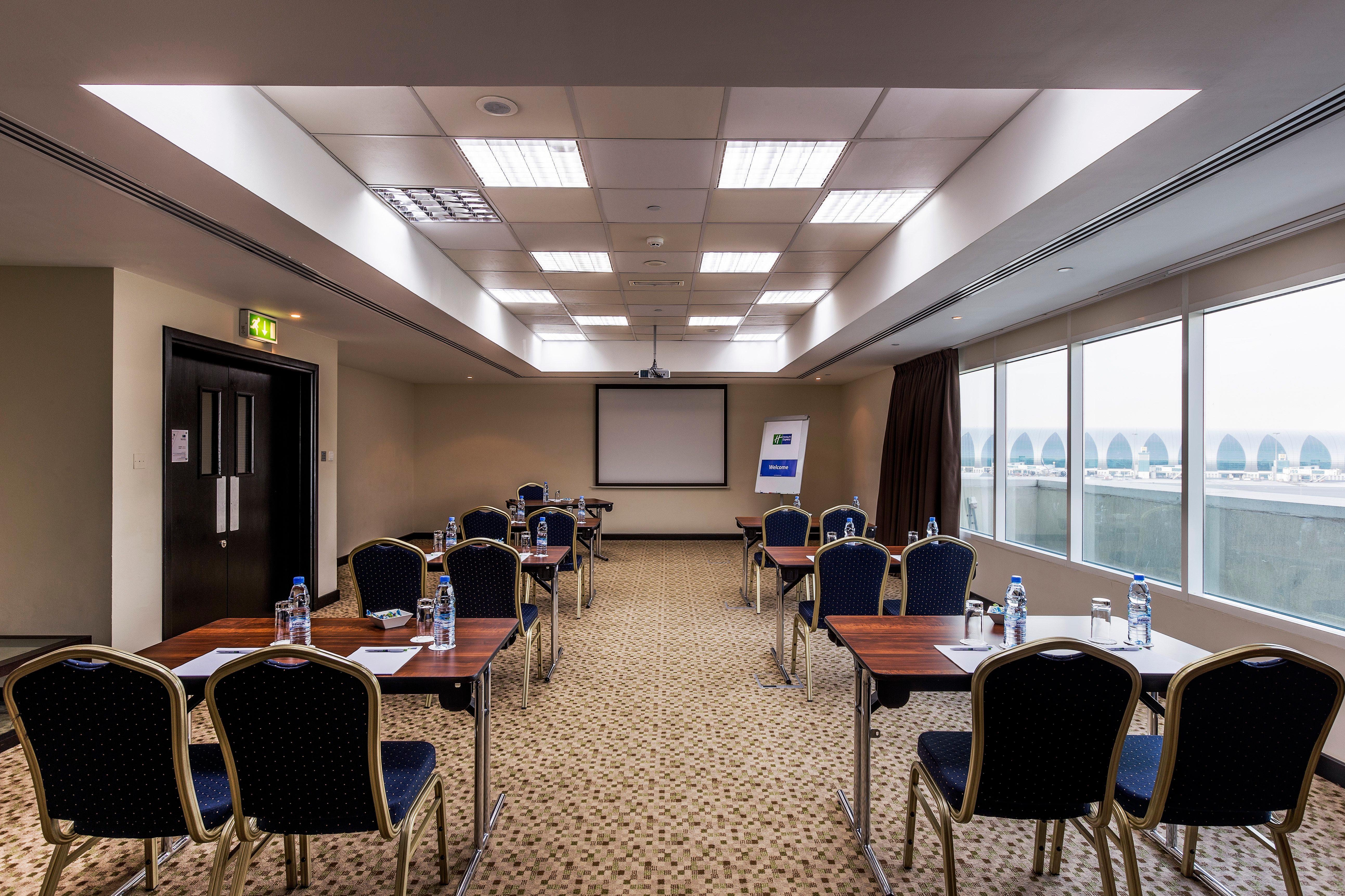 Express Airport By Ihg Hotel 3*
