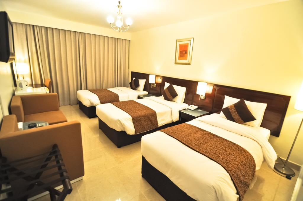 Phoenicia Grand Hotel 2*