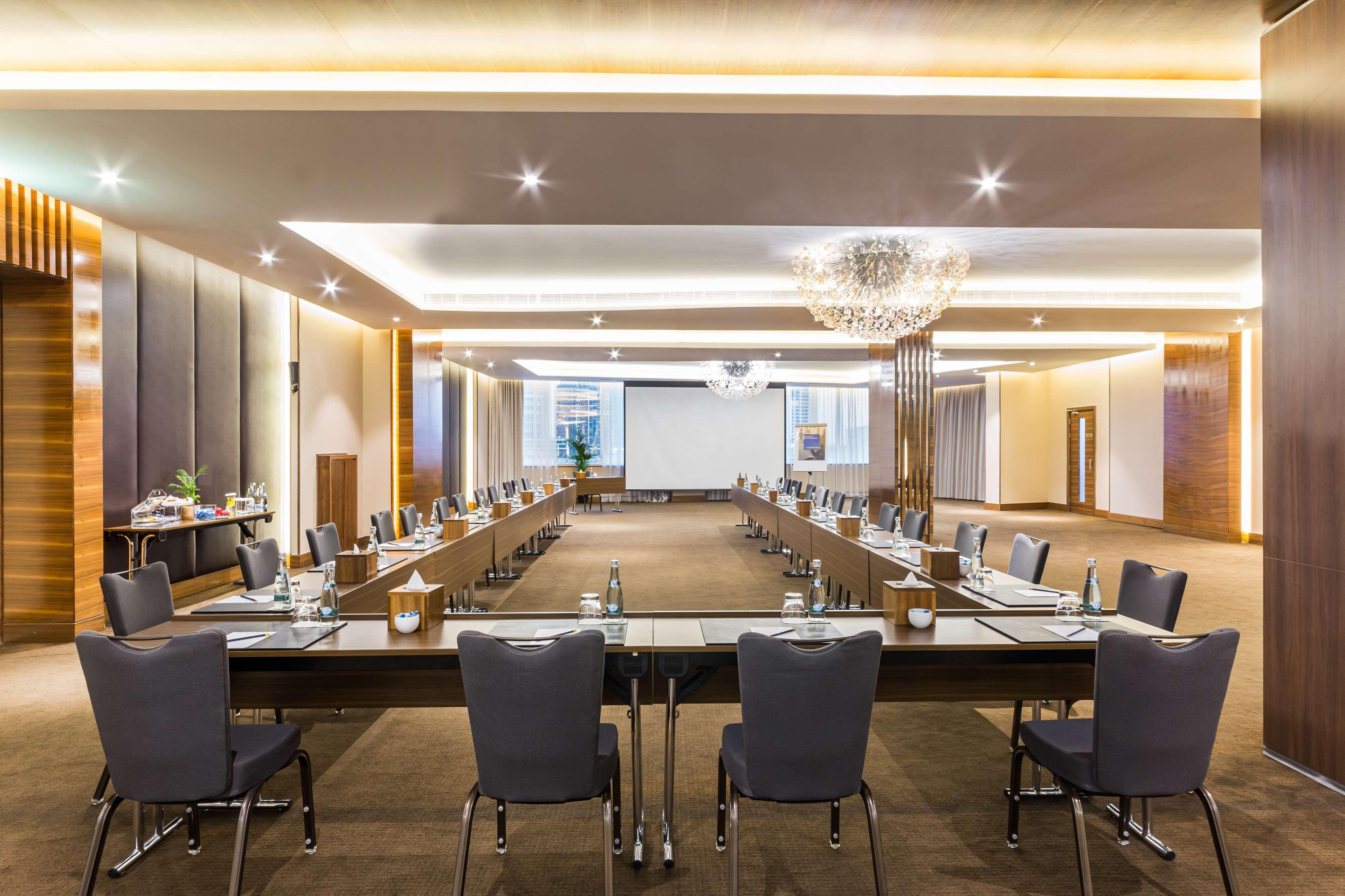 Radisson Blu Hotel, Waterfront Hotel Dubai