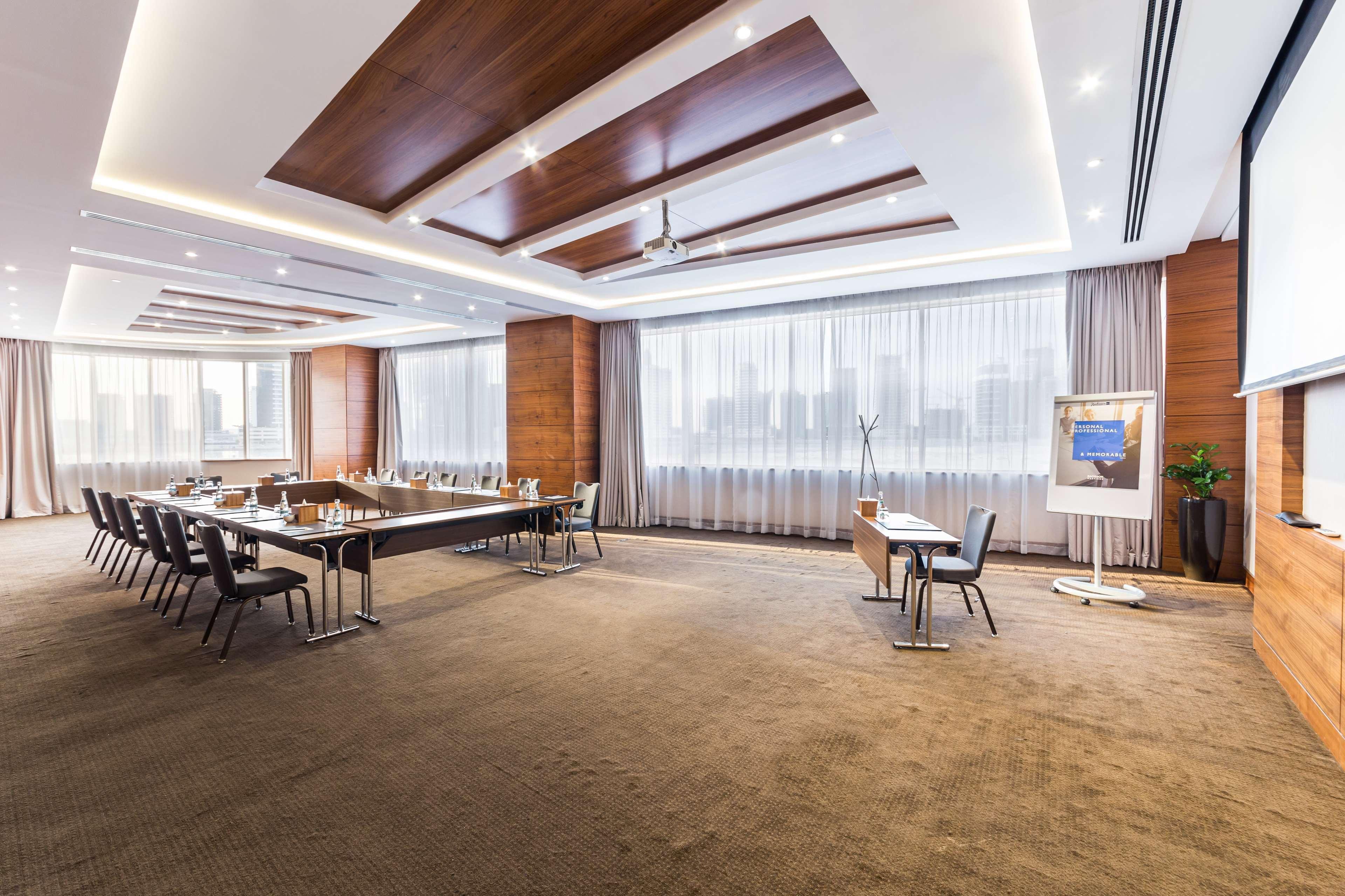 Radisson Blu Hotel, Waterfront Dubai