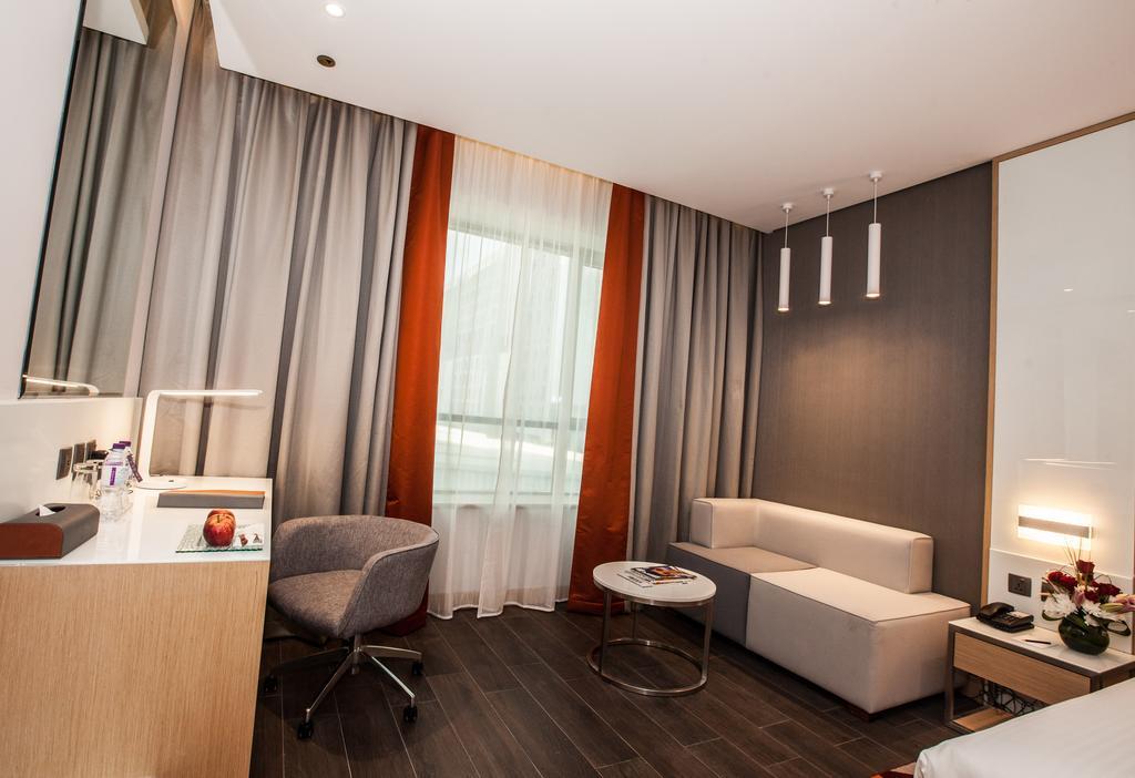 Flora Airport 4*