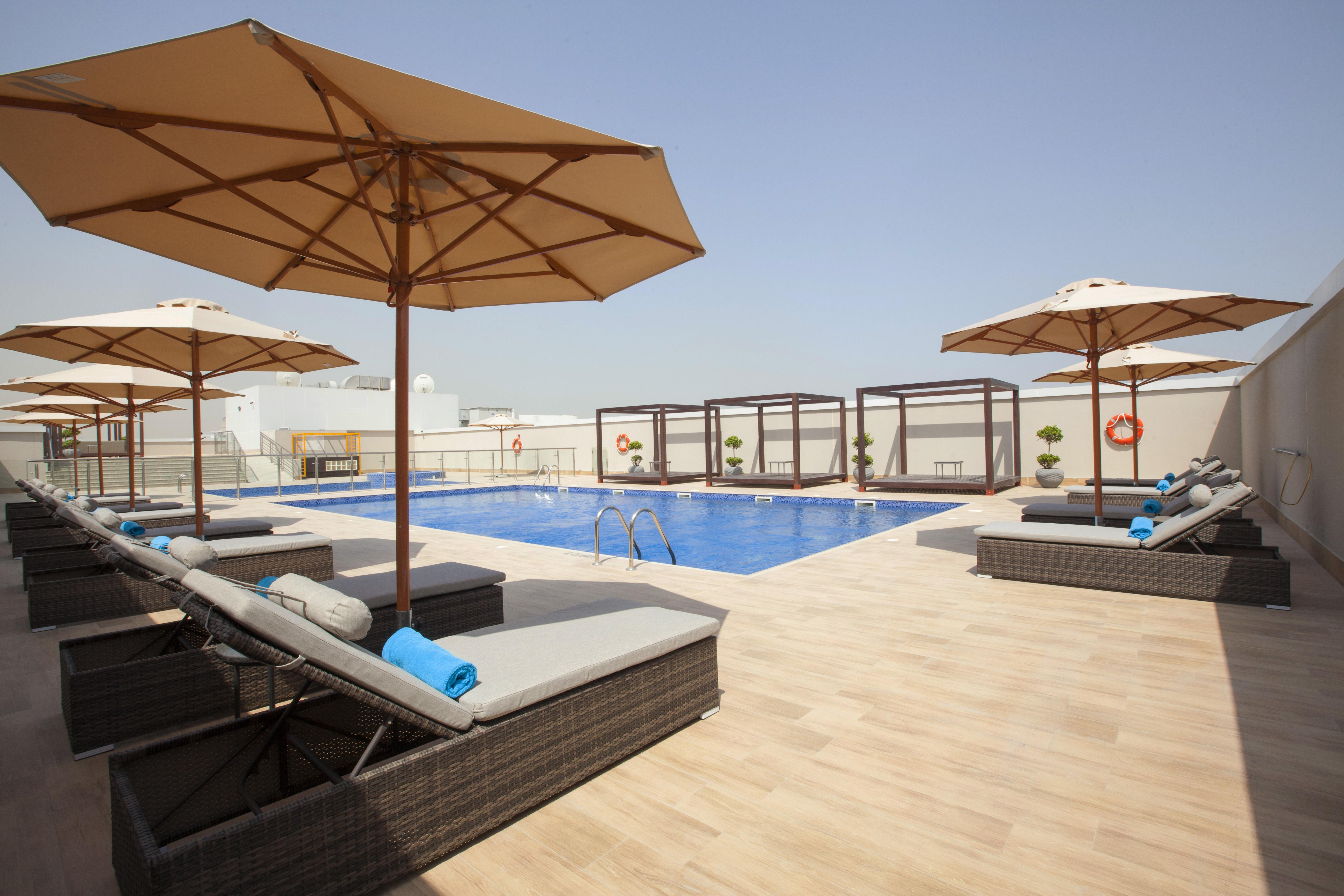 Flora Airport 4*