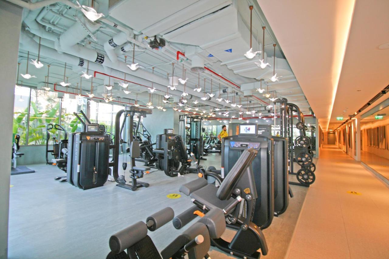 Chic With Balcony 5 Mins Walk To Mall Daire