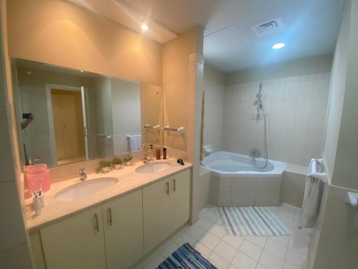 Spacious 4-bedroom Villa, Children Friendly * Dubai