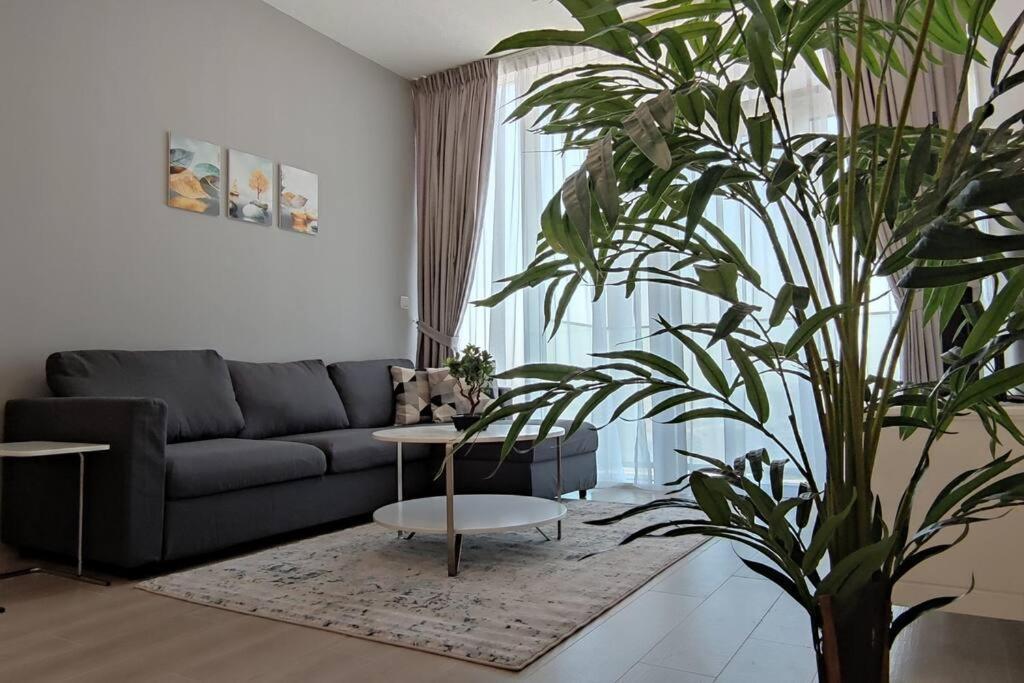 High Floor 1br Vacation With Terrace Dubai