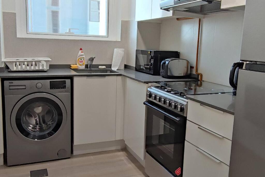 High Floor 1br Vacation With Terrace * Dubai
