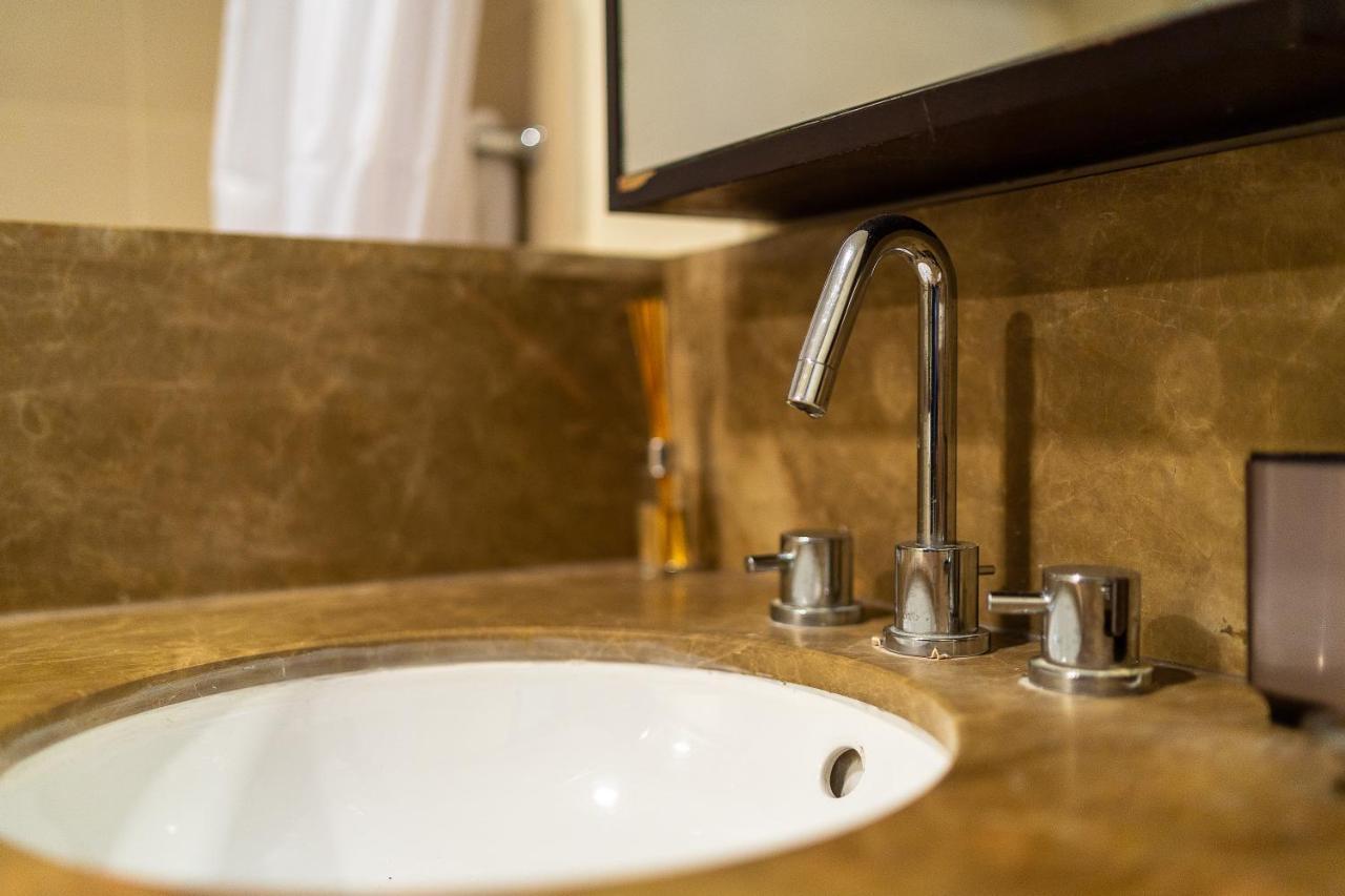 Daire 29 Boulevard Contemporary & Spacious Apartment, Burj & Fountain View Dubai