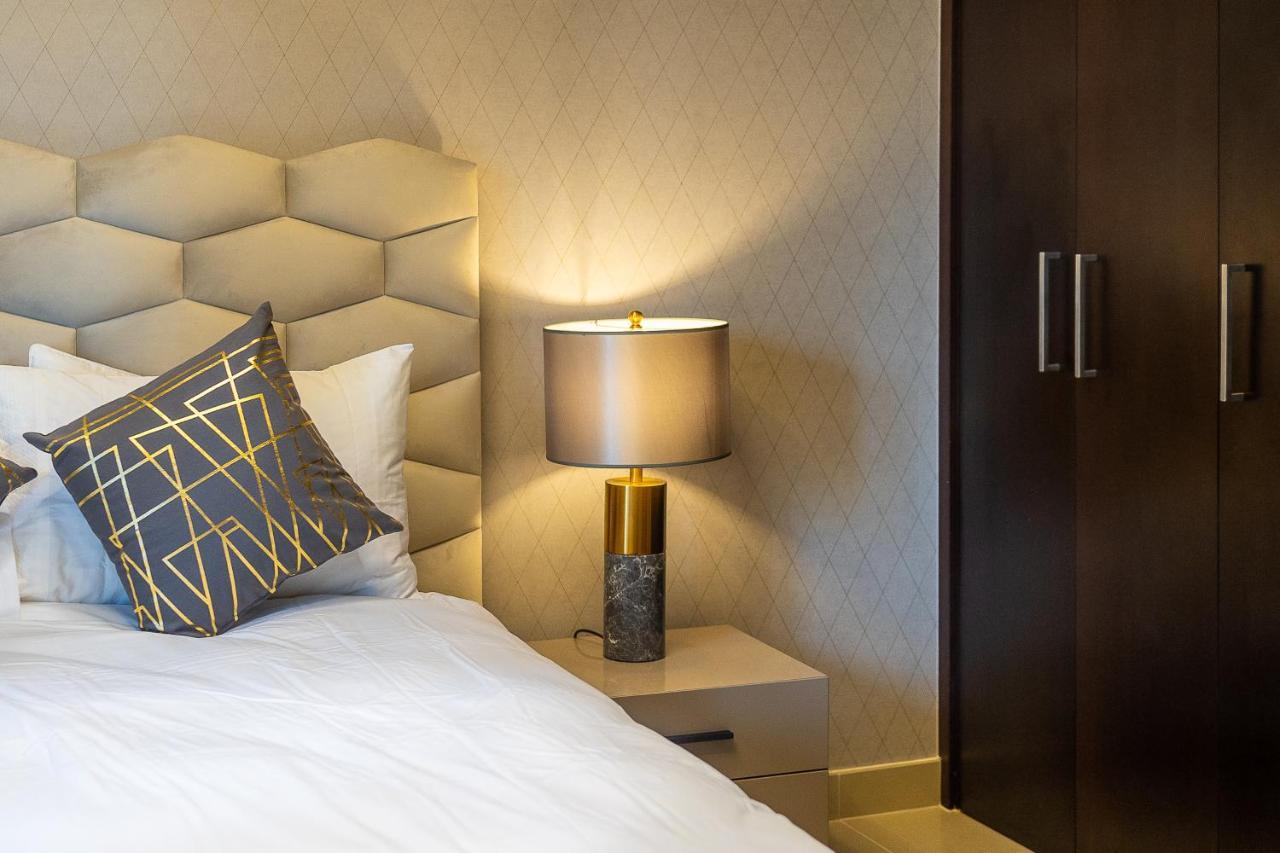 Daire 29 Boulevard Contemporary & Spacious Apartment, Burj & Fountain View *