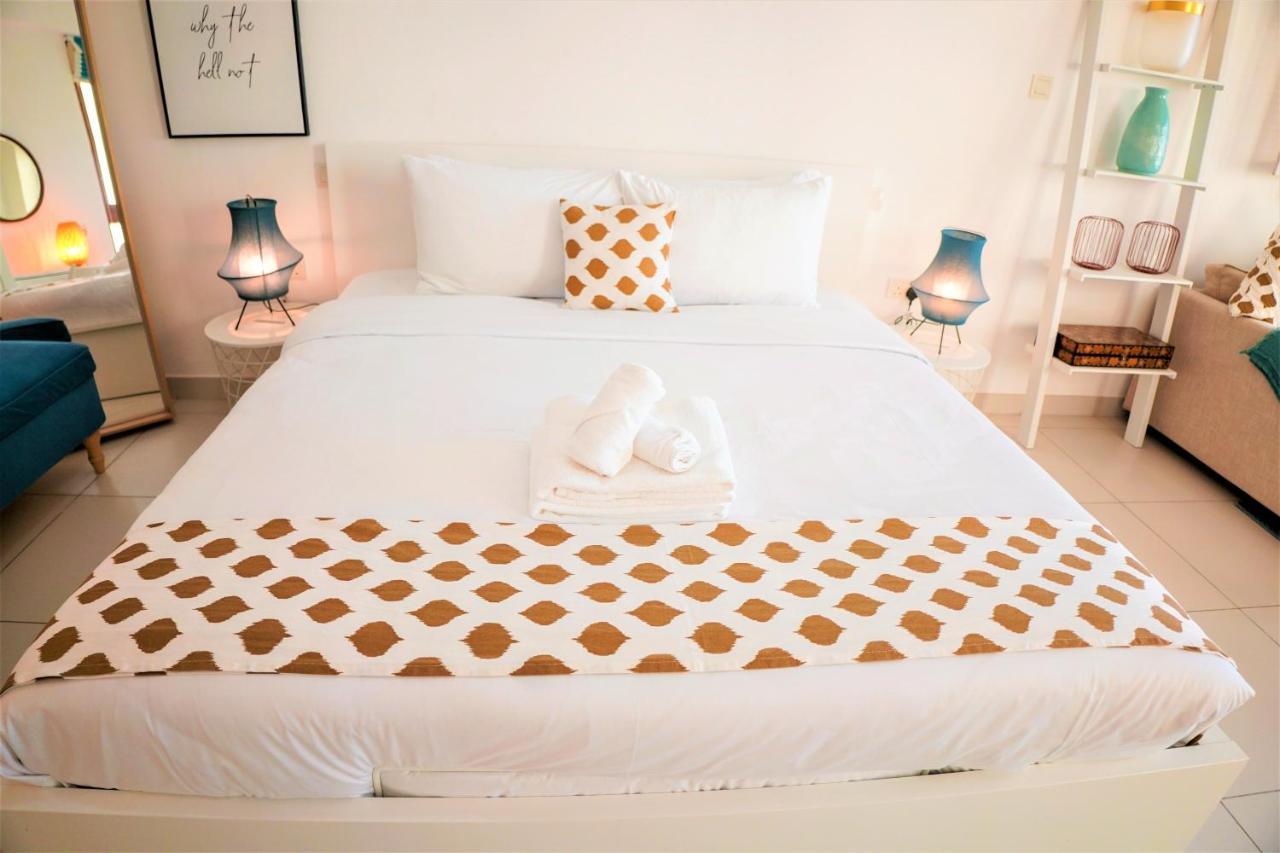 Luxury On The Palm With Marina View Balcony Apartment Dubai
