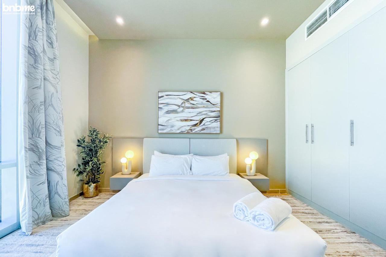Bnbme - Waterfront Expansive Apt With Maid's Room, Poolside Cafe Daire Dubai