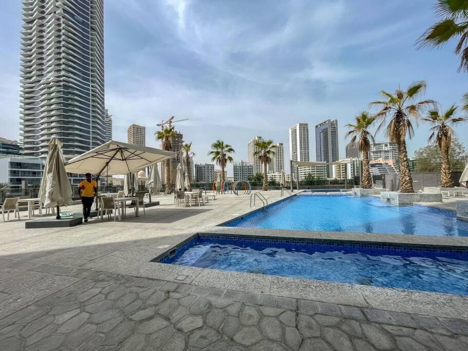 Cozy Studio In Sparkle Tower Jbr By Suiteable *