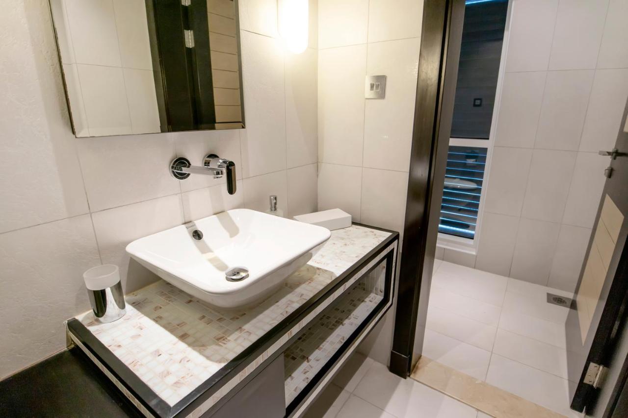 Fam Living - Sarai Beach Villas - Palm Jumeirah - Families Only Villa *