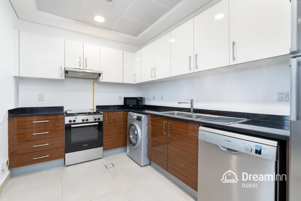 Dream - Marina Arcade Tower Apartment Dubai