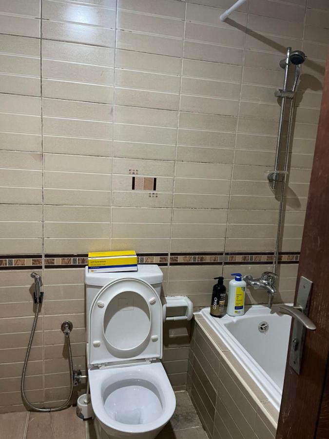 Master Attached Bathroom Daire Dubai